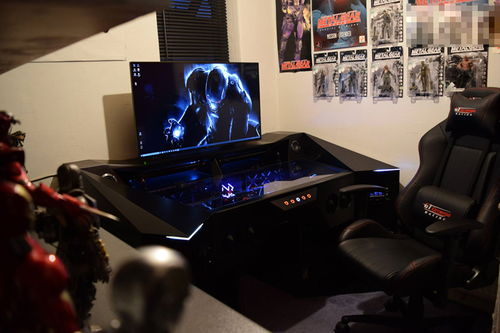 玩家制造未來感十足的桌形電腦 軟硬件融合的藝術(shù)